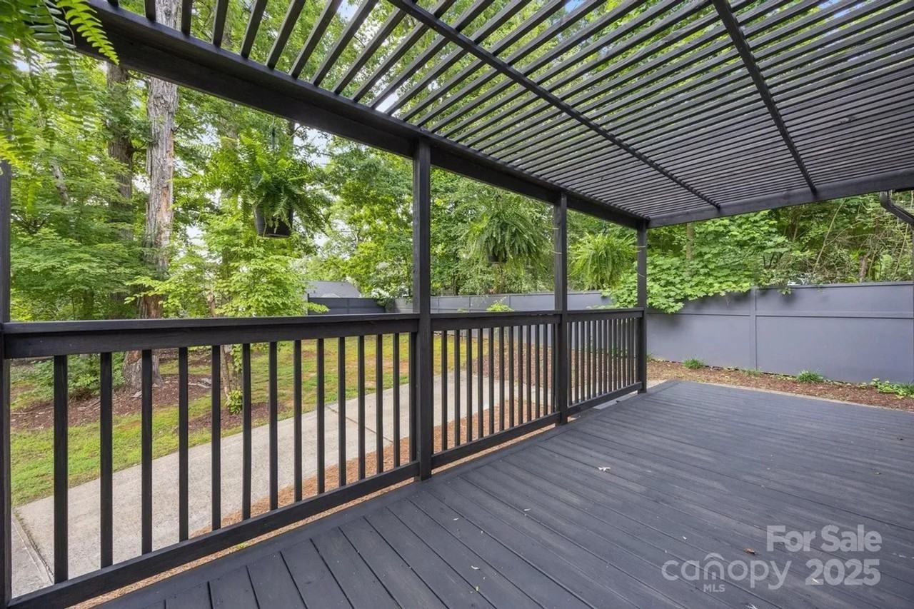 6501 Piney Path Rd - Photo 2 of 34