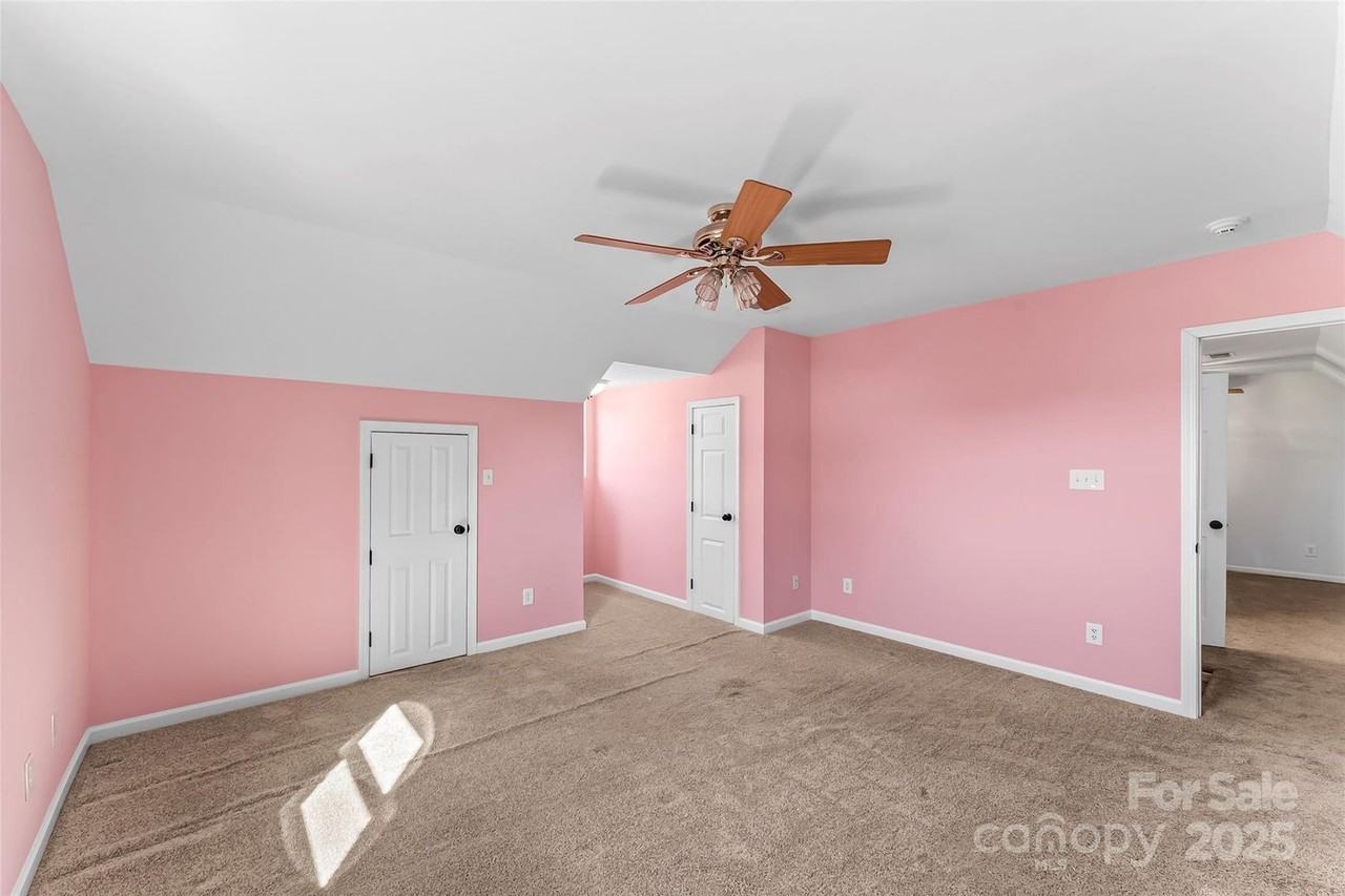 406 E 29th St - Photo 5 of 38