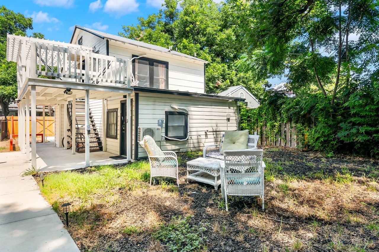 627 E Guenther St #2201