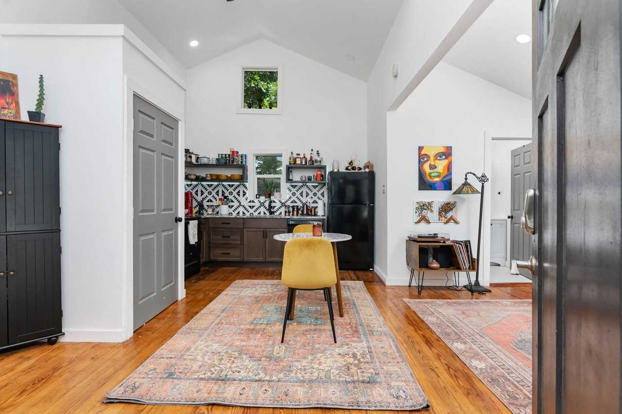 627 E Guenther St #2201 - Photo 5 of 17