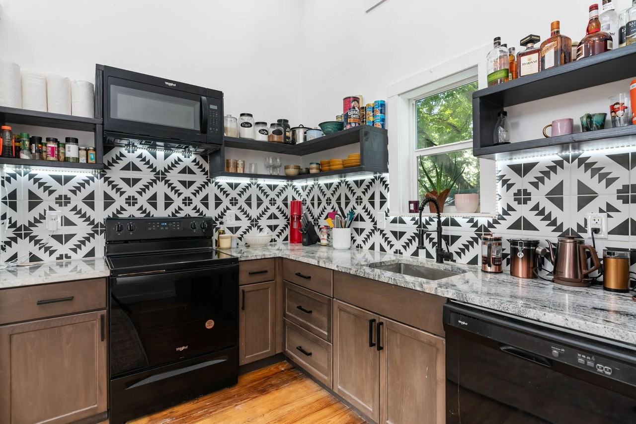 627 E Guenther St #2201 - Photo 7 of 17