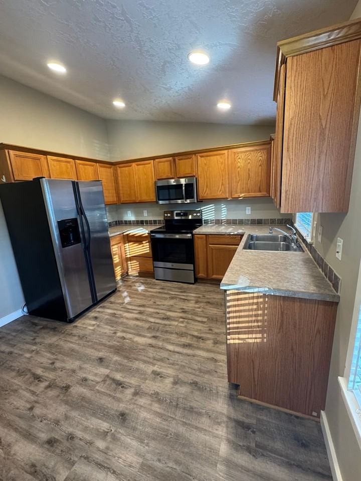 735 Trinity St Ne - Photo 4 of 23