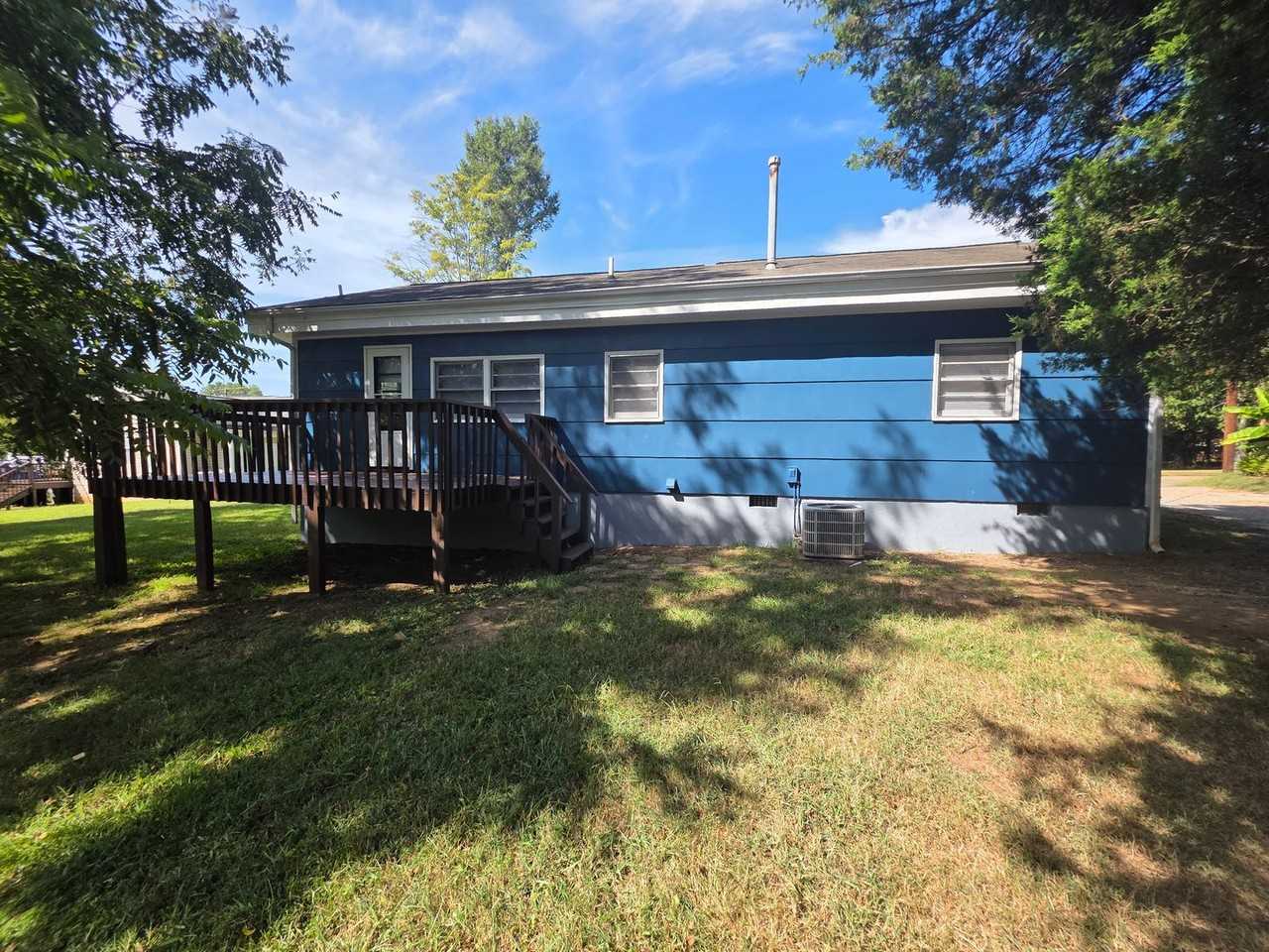 3006 Broadbay Dr - Photo 2 of 11