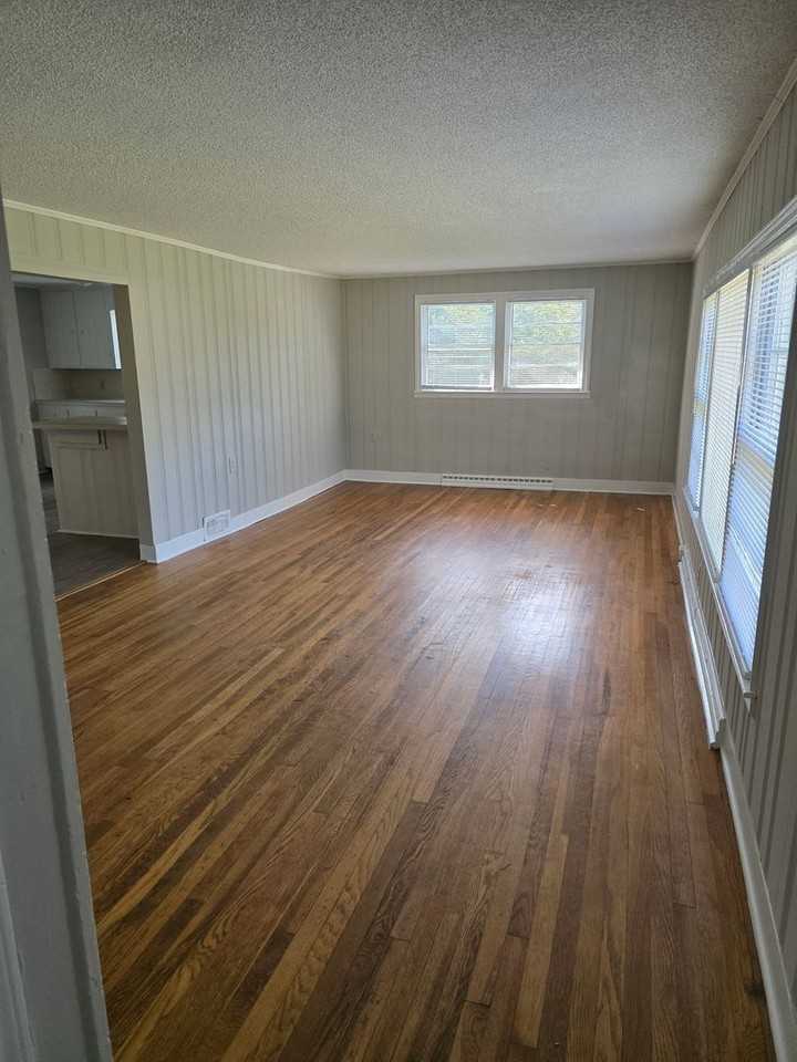 3006 Broadbay Dr - Photo 3 of 11