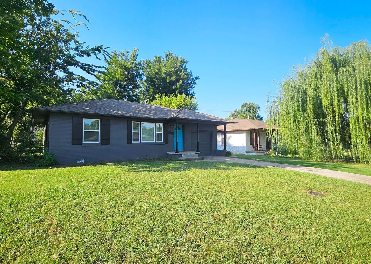 2132 Churchill Pl - Photo 2 of 17