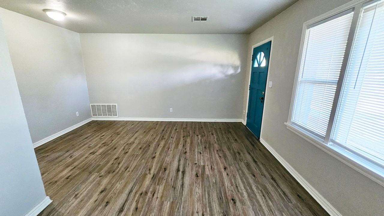 2132 Churchill Pl - Photo 5 of 17