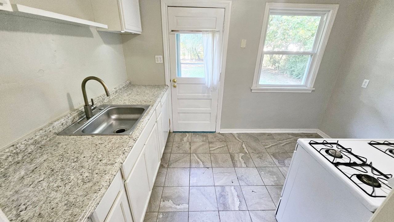 2132 Churchill Pl - Photo 7 of 17