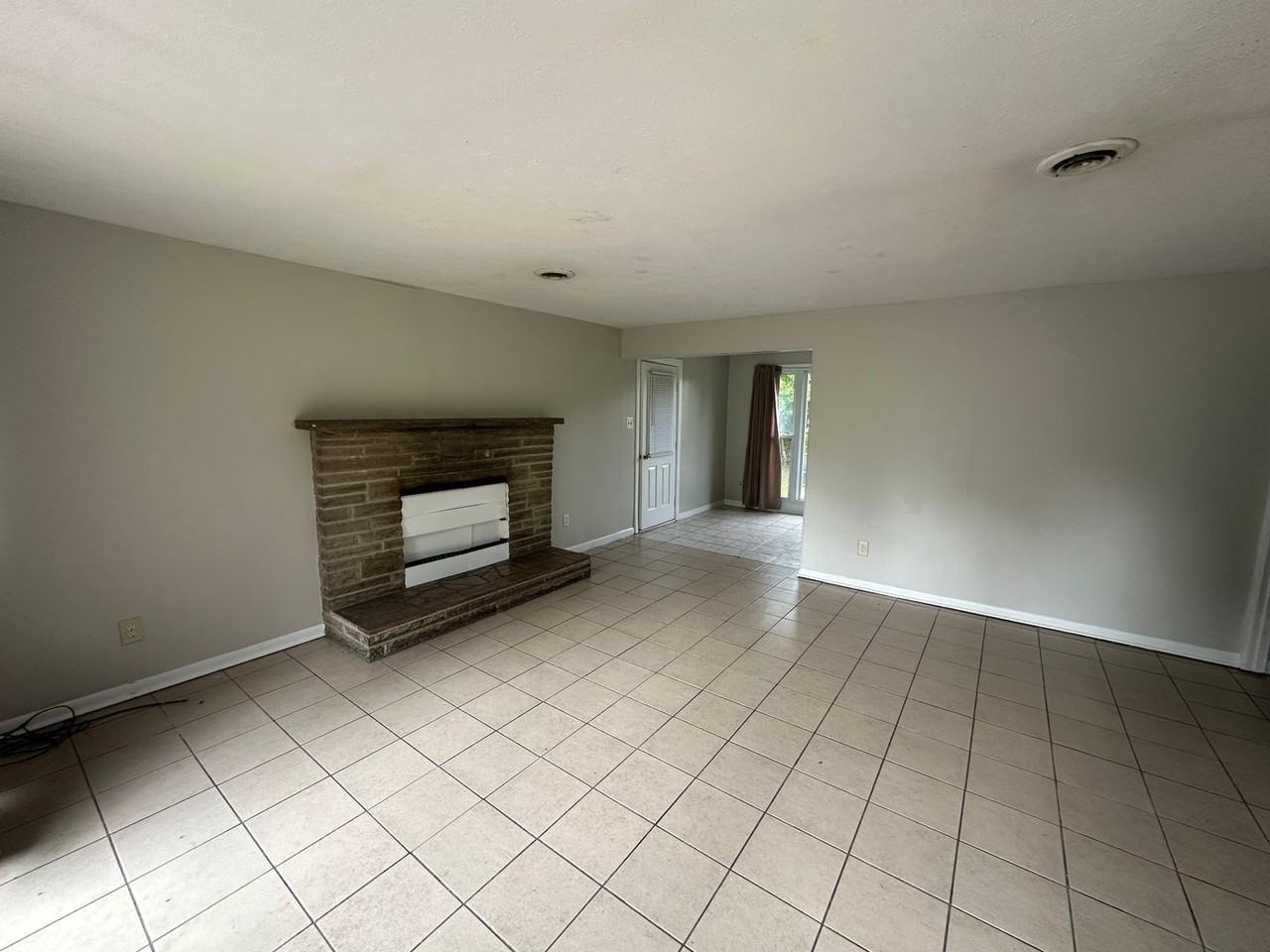 1113 N Paperville Rd - Photo 5 of 23