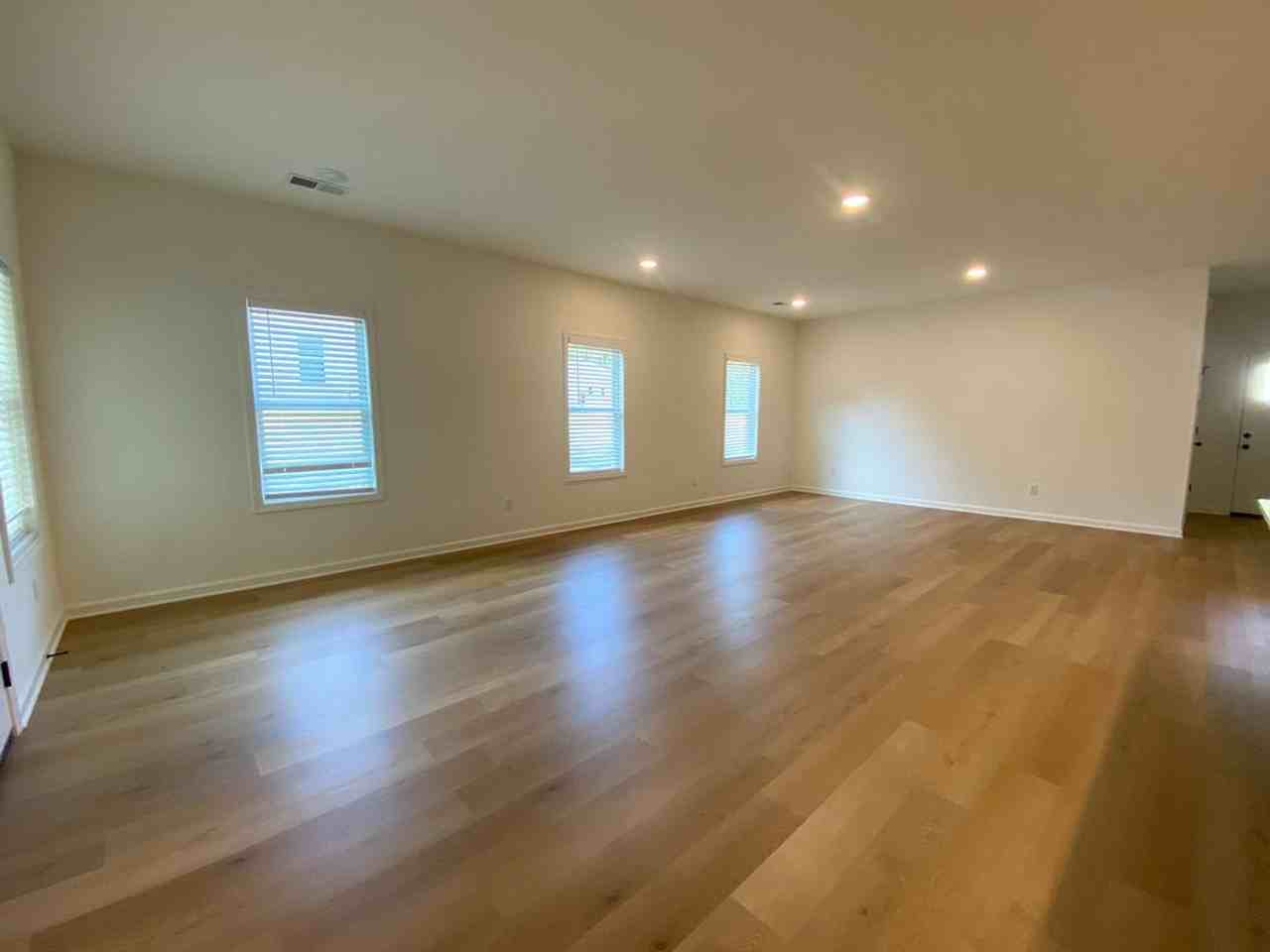 33 Oak Ave - Photo 2 of 21