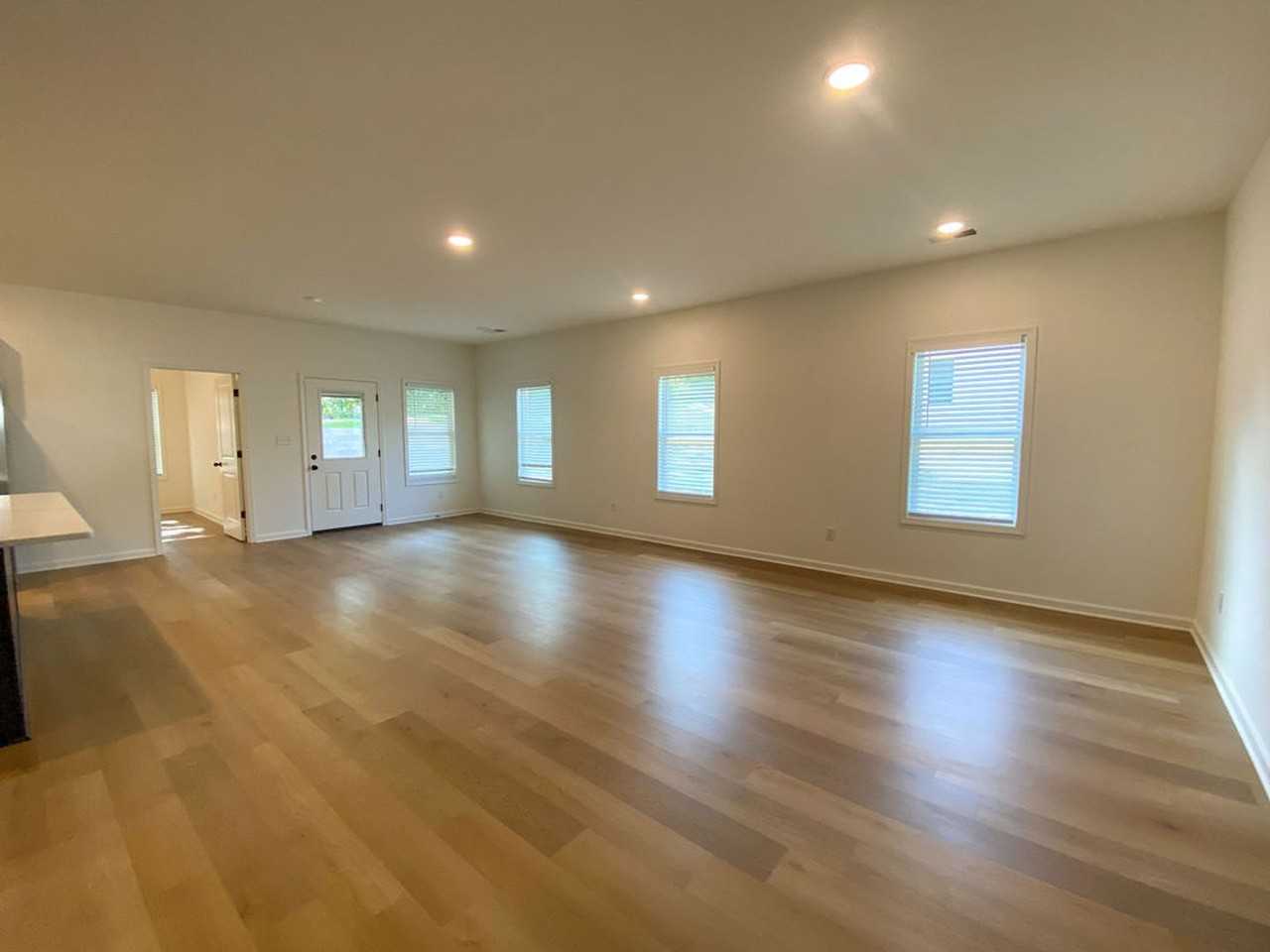 33 Oak Ave - Photo 3 of 21