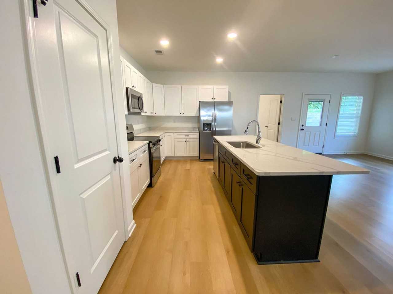 33 Oak Ave - Photo 7 of 21