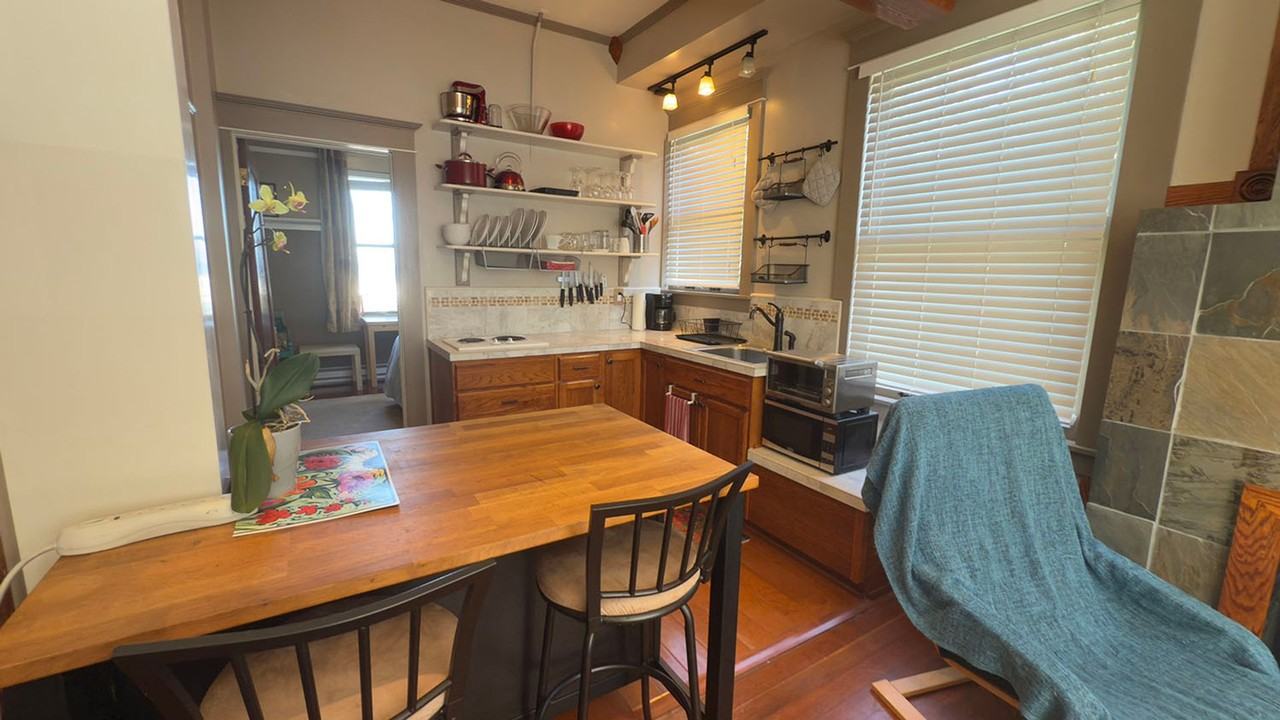 Pilot Home Apartments - Photo 5 of 25