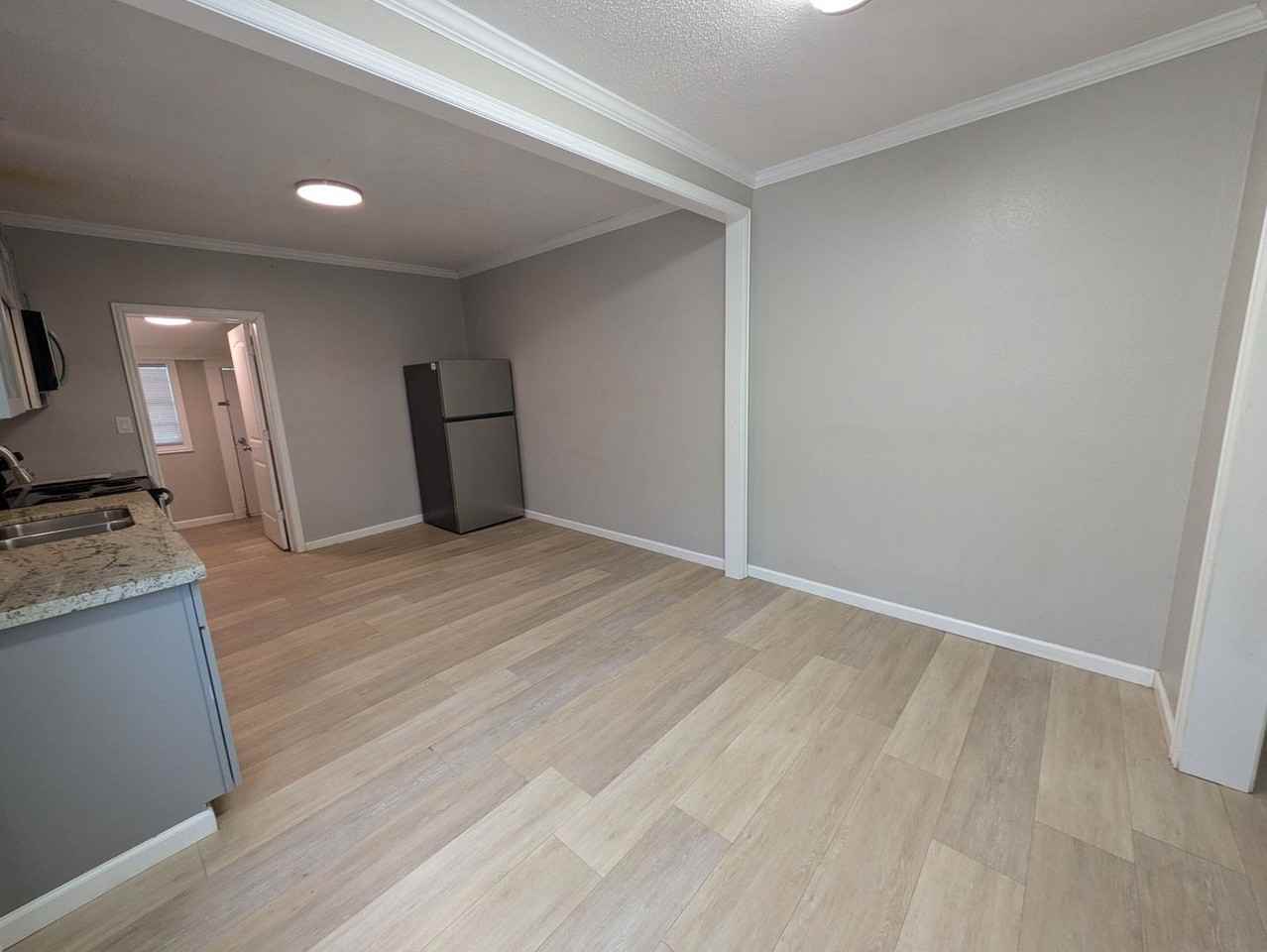 2423 Avenue C - Photo 4 of 10