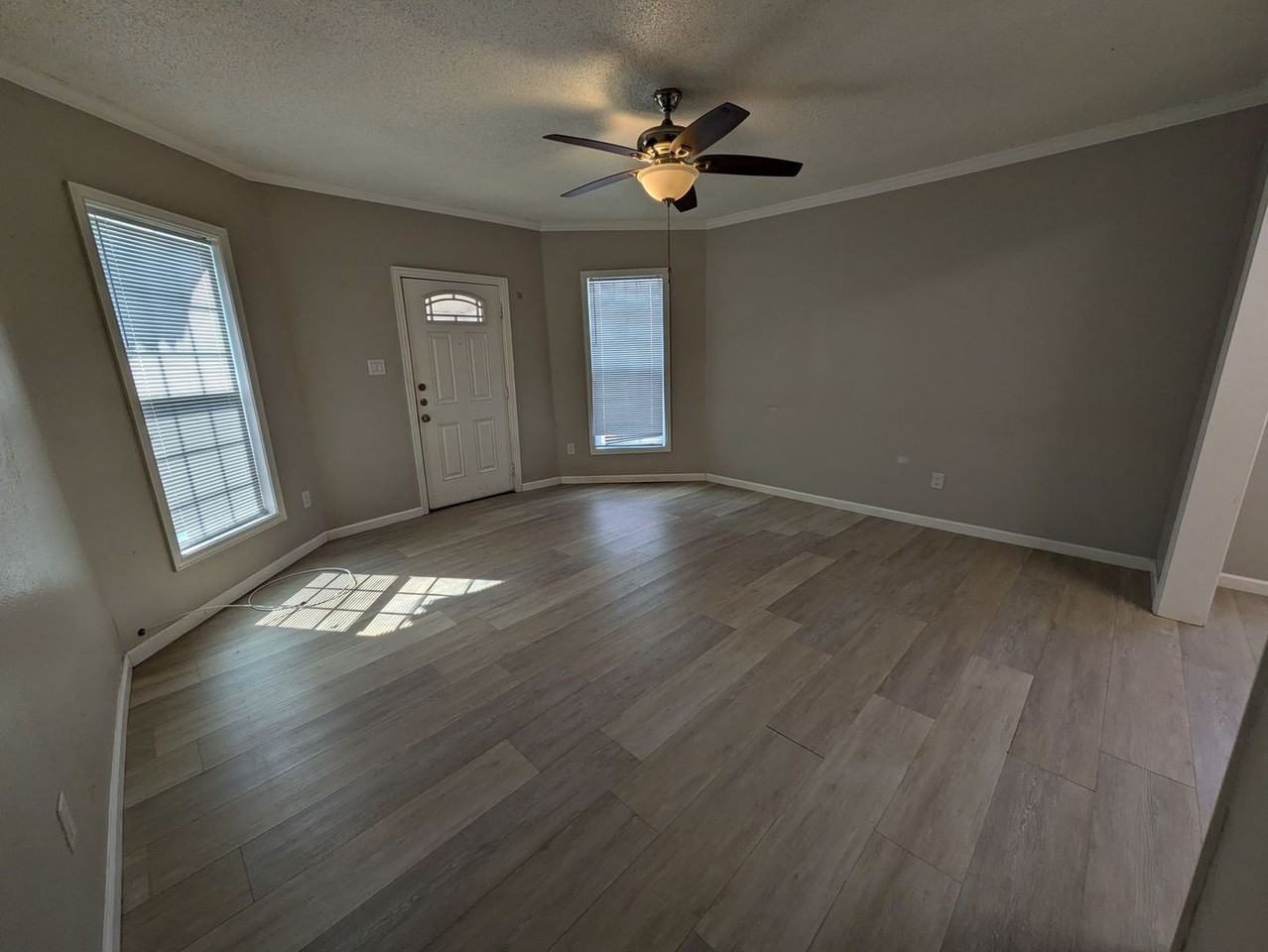 2423 Avenue C - Photo 2 of 10