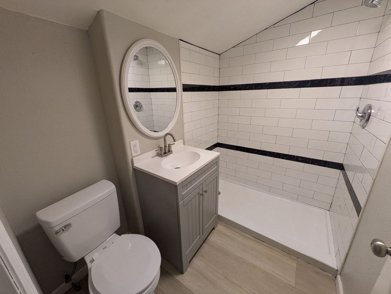 2423 Avenue C - Photo 6 of 10