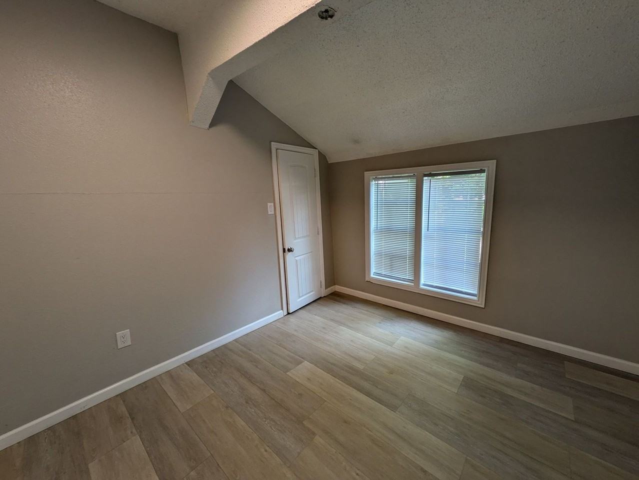 2423 Avenue C - Photo 5 of 10