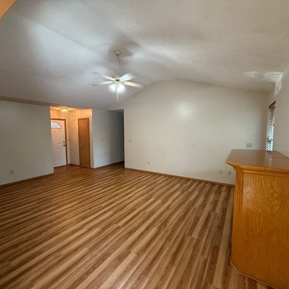 800 S Daniel Ln - Photo 2 of 31