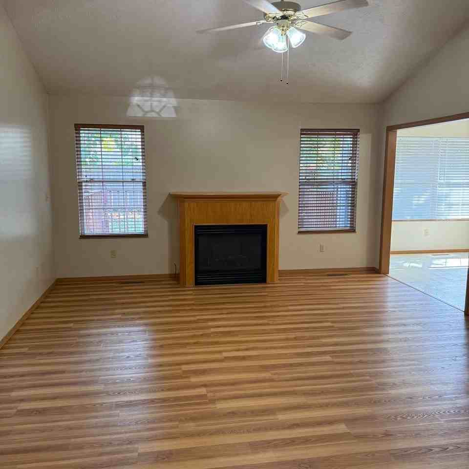 800 S Daniel Ln - Photo 3 of 31