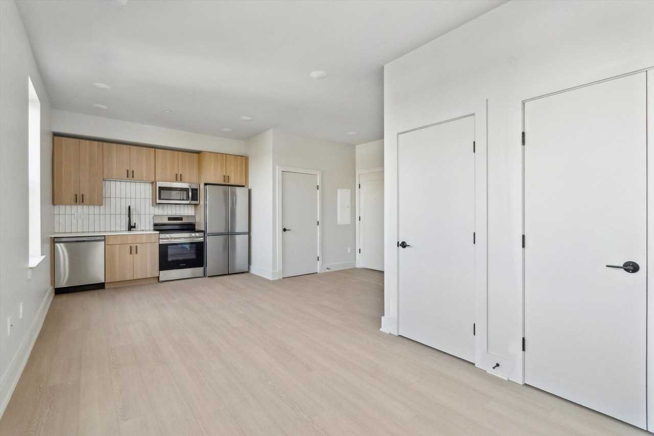 5521 Wayne Ave - Photo 2 of 43