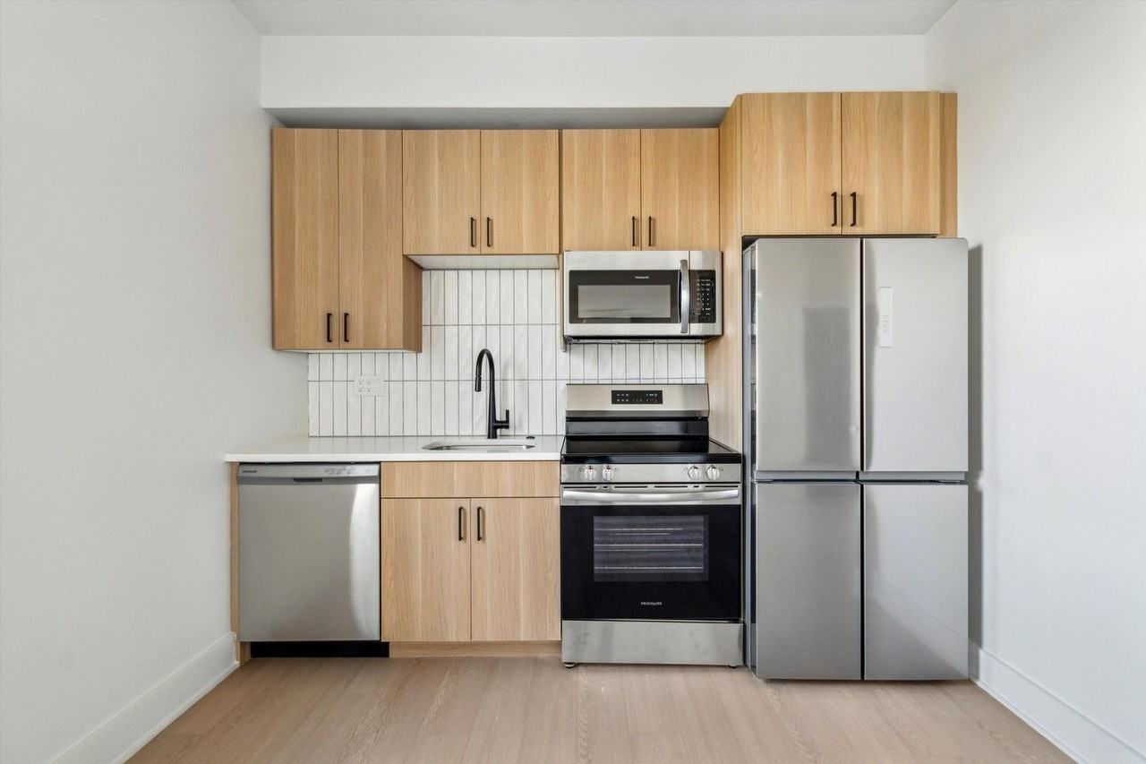 5521 Wayne Ave - Photo 6 of 43