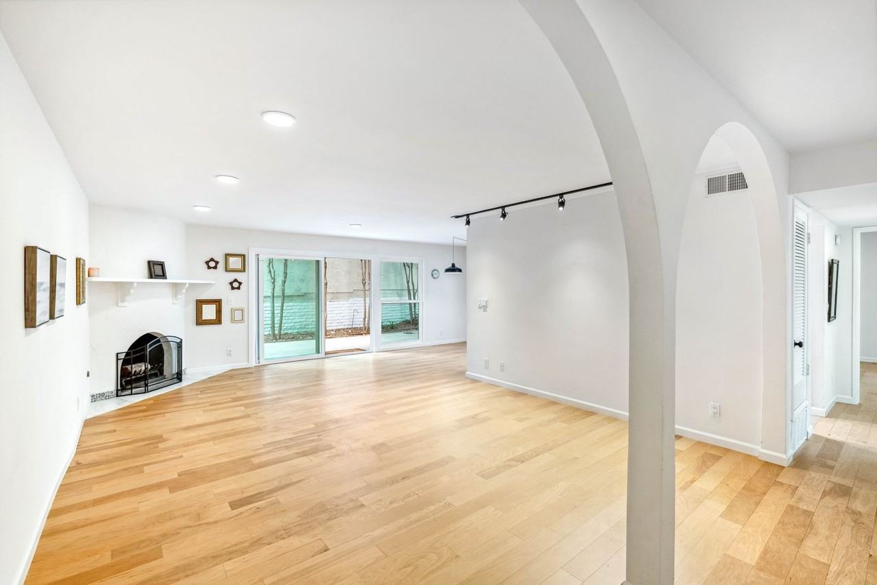 2624 State St - Photo 2 of 23