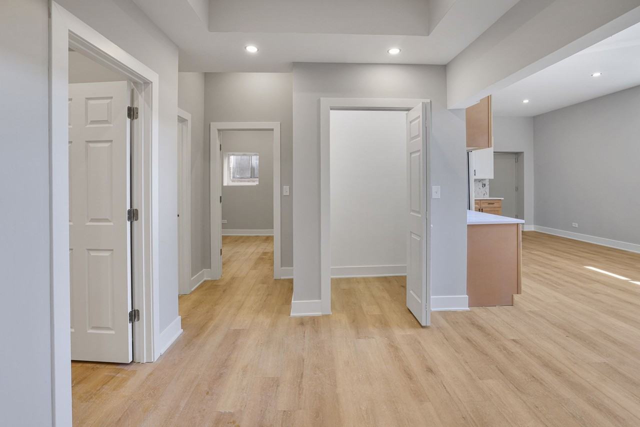 6240 W Belmont Ave - Photo 6 of 10