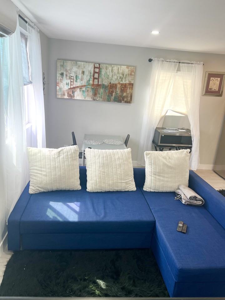 2437 Cochran Avenue - Photo 4 of 11