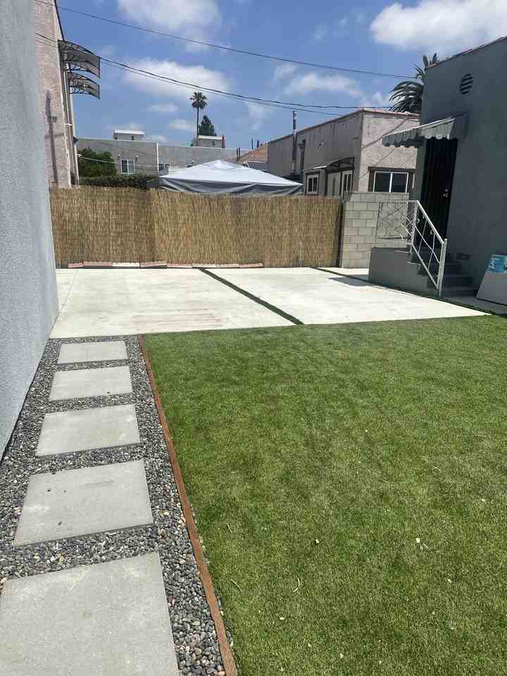 2437 Cochran Avenue - Photo 2 of 11