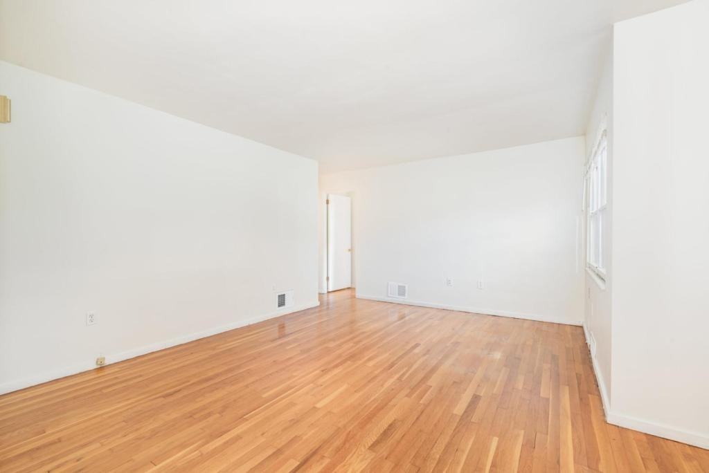 1305 Warwick Rd - Photo 3 of 16