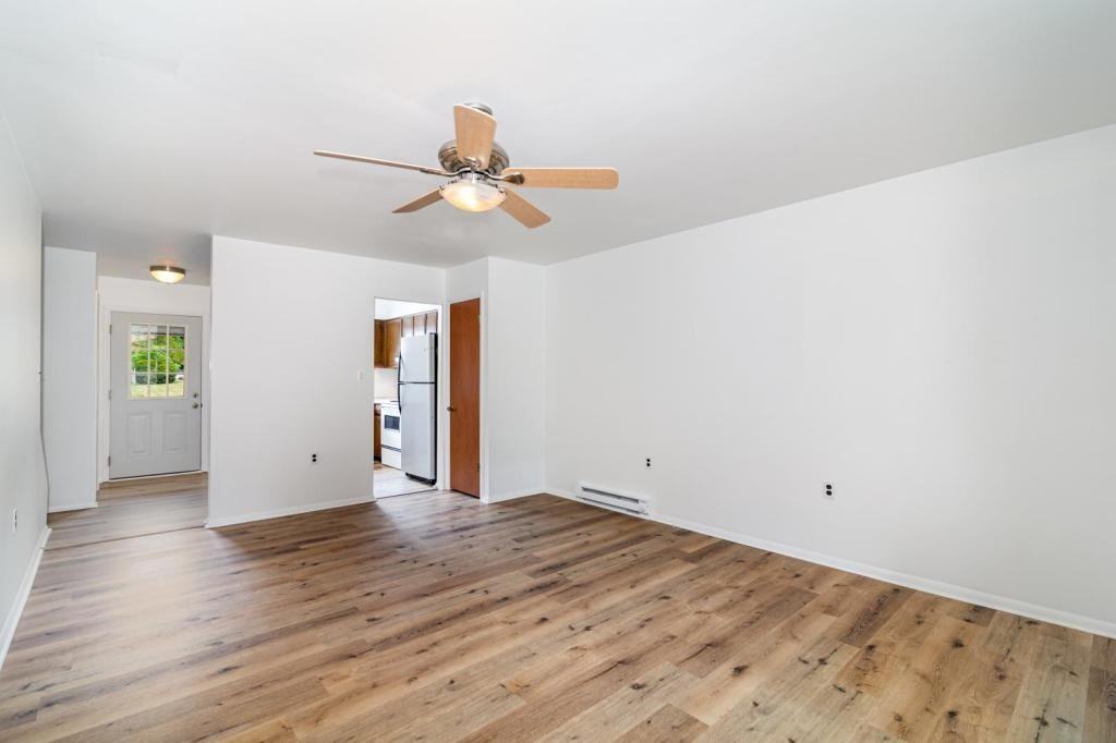 450 Valley St - Photo 3 of 16