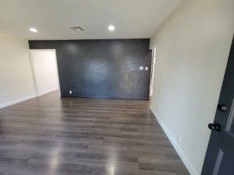 311 W Green St - Photo 2 of 7