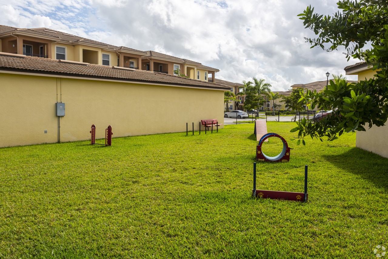 Colonial Commons - Photo 5 of 22