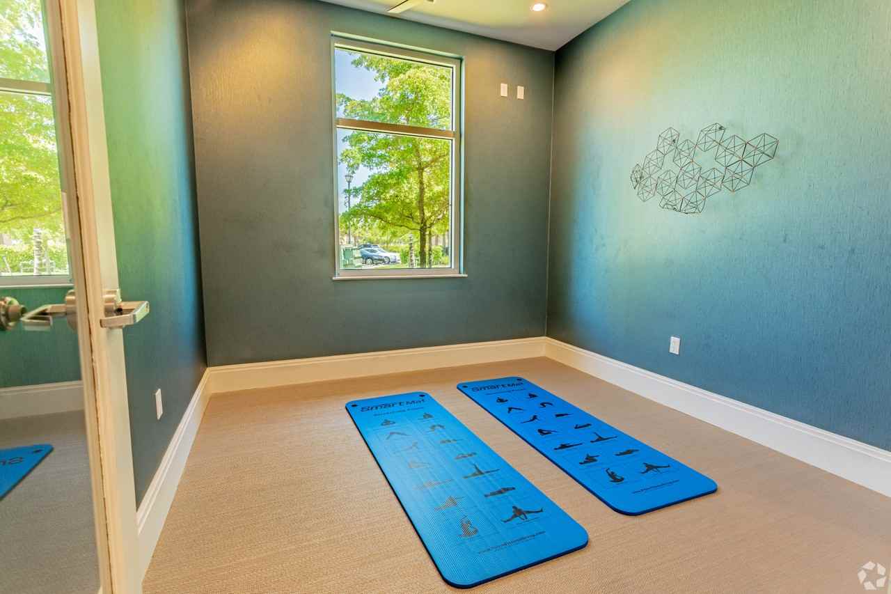 Colonial Commons - Photo 7 of 26