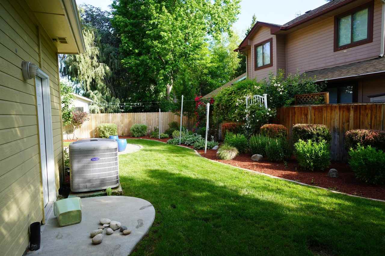 1394 East Holly Street - Photo 2 of 50