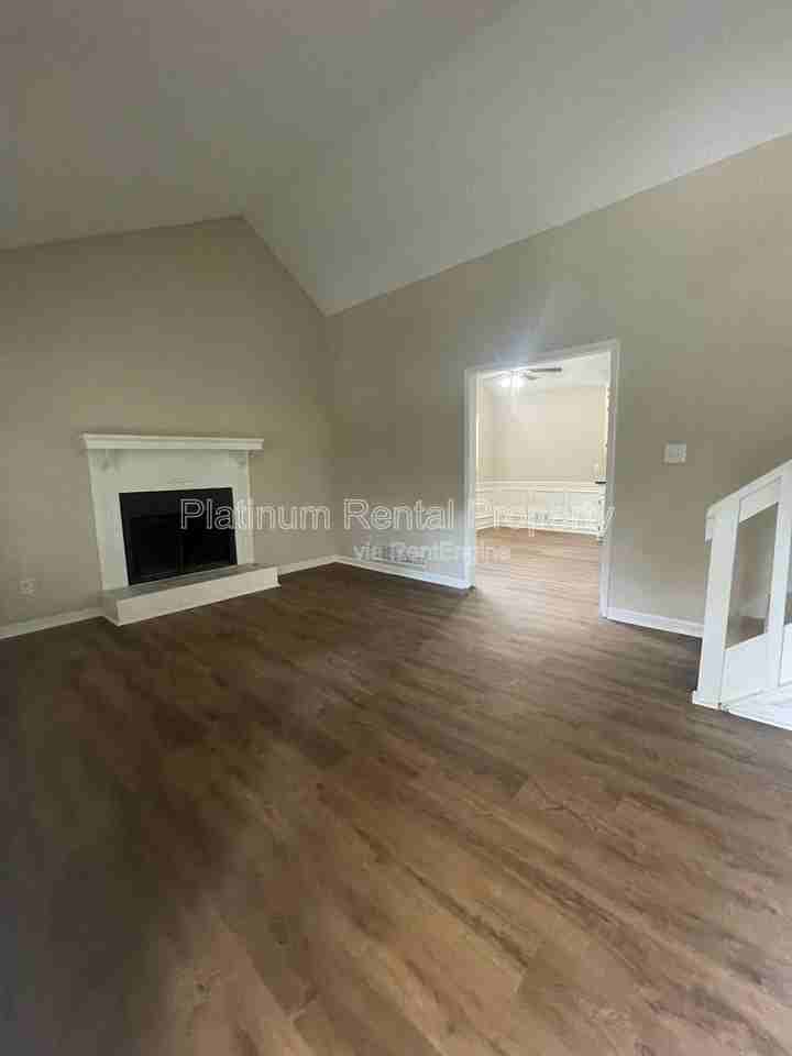 377 Arbour Way - Photo 4 of 34