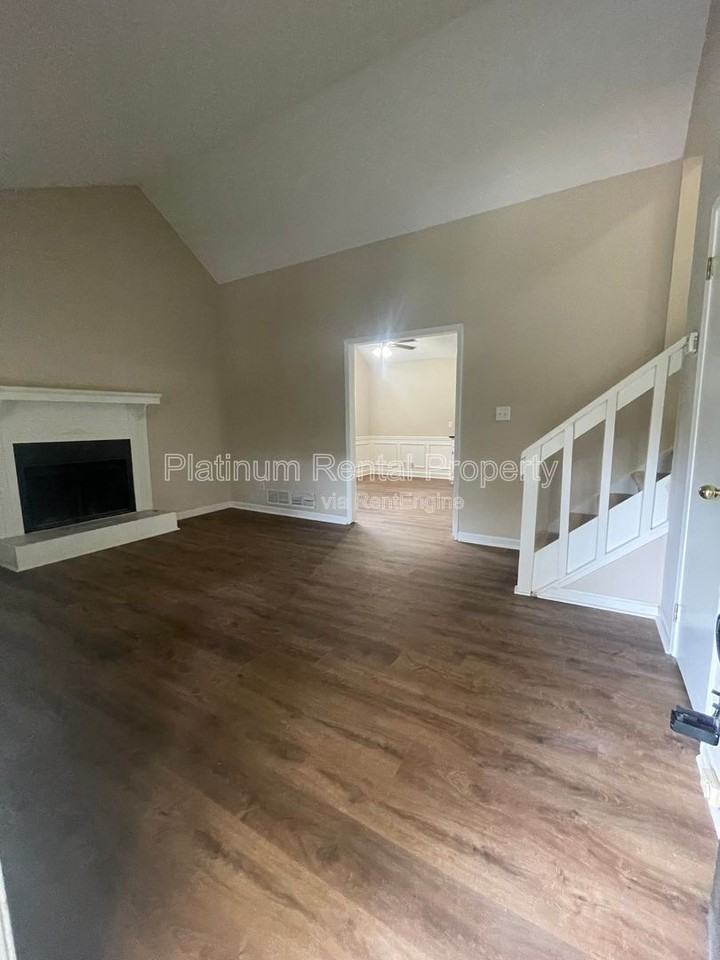 377 Arbour Way - Photo 5 of 34