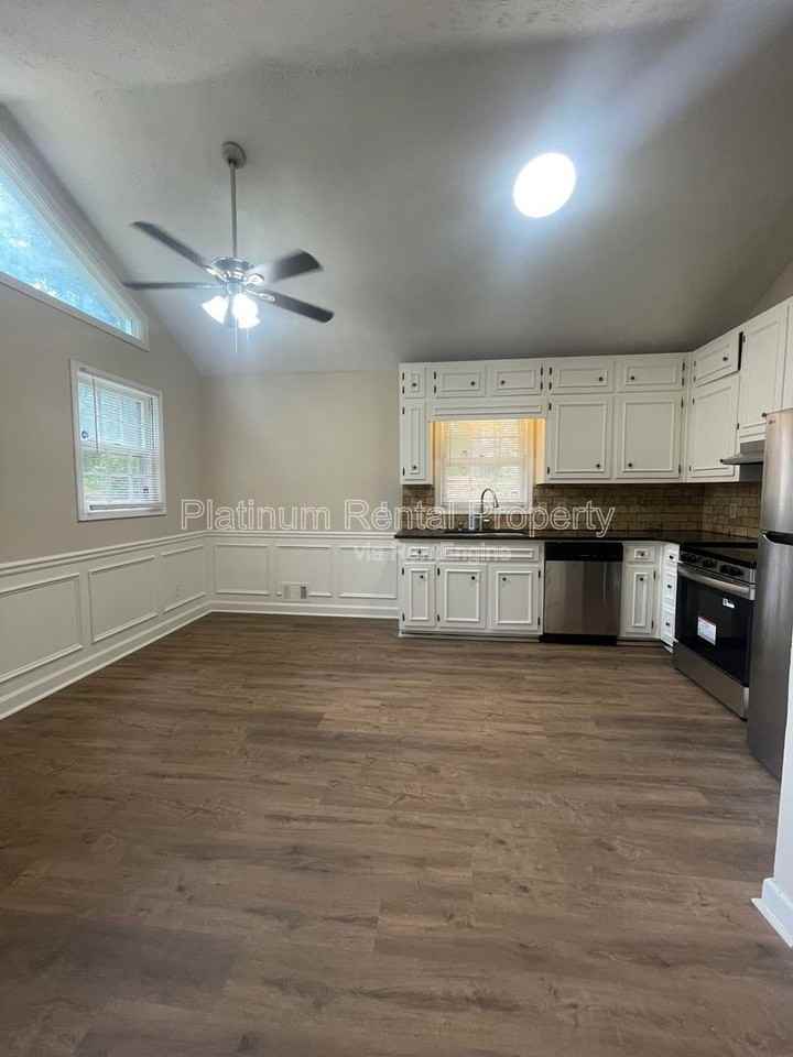 377 Arbour Way - Photo 7 of 34
