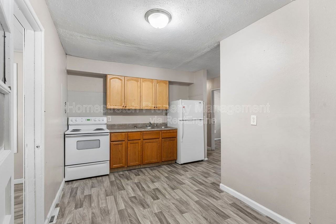 10224 Lord Dr - Photo 3 of 31