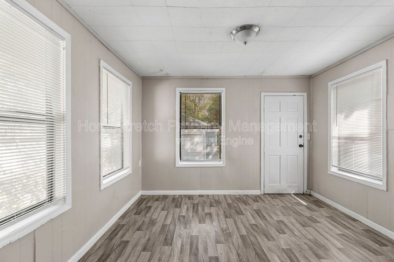 10224 Lord Dr - Photo 6 of 31