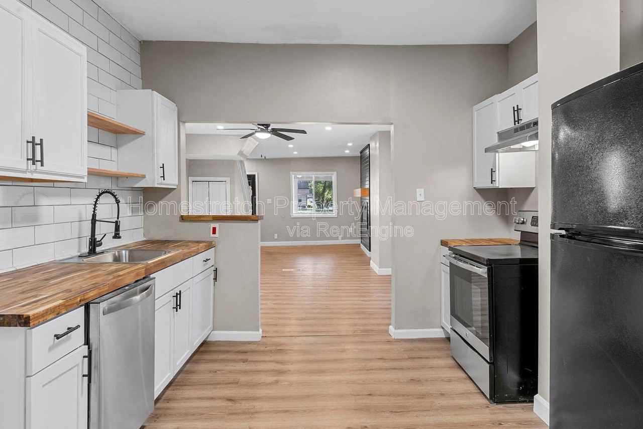 7021 Robbins Ave - Photo 2 of 30