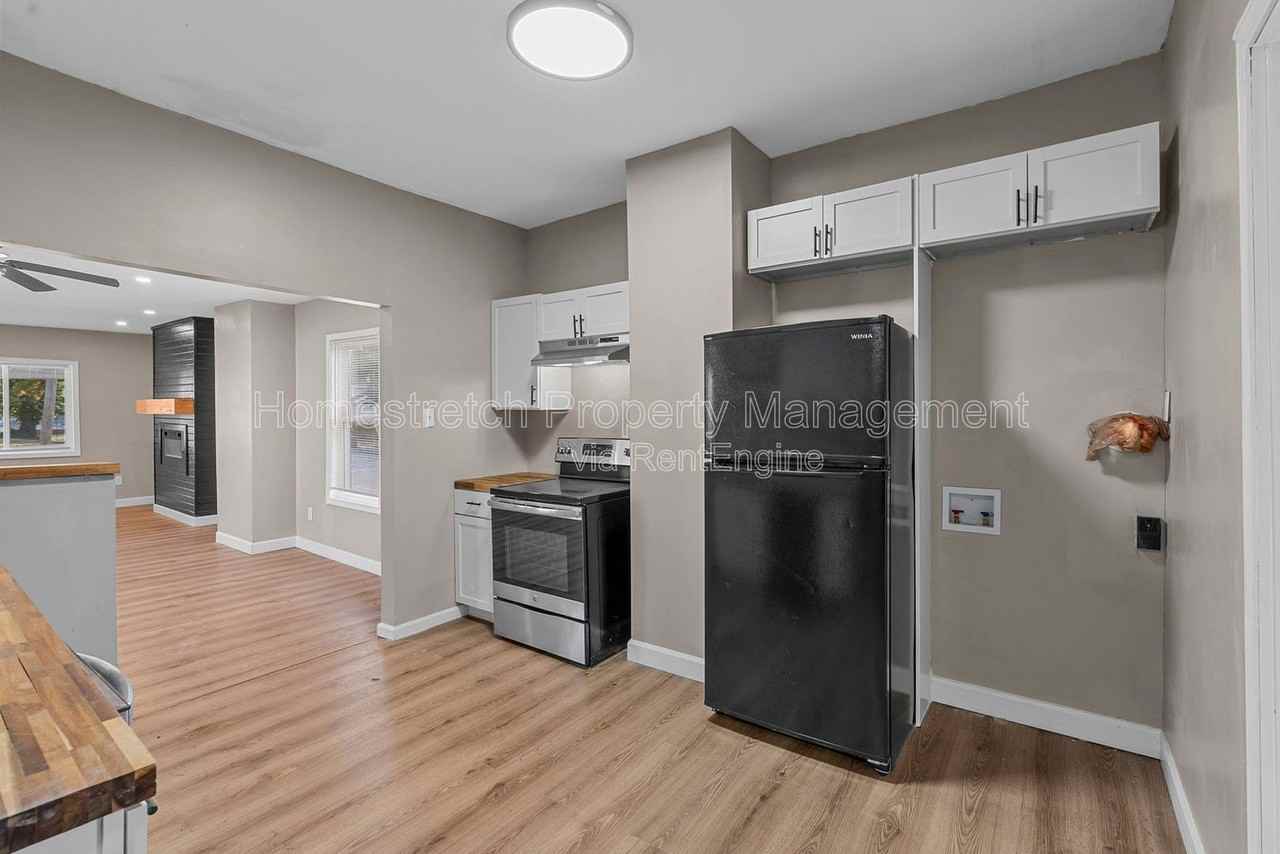 7021 Robbins Ave - Photo 4 of 30