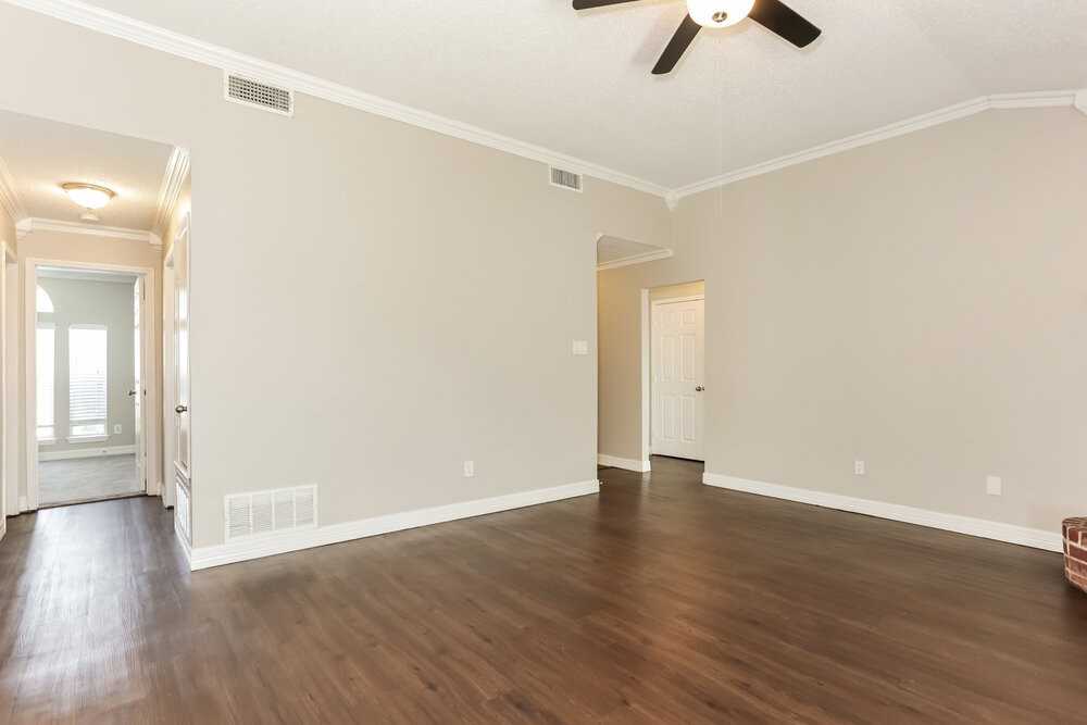 902 Beaufort Ct - Photo 5 of 16