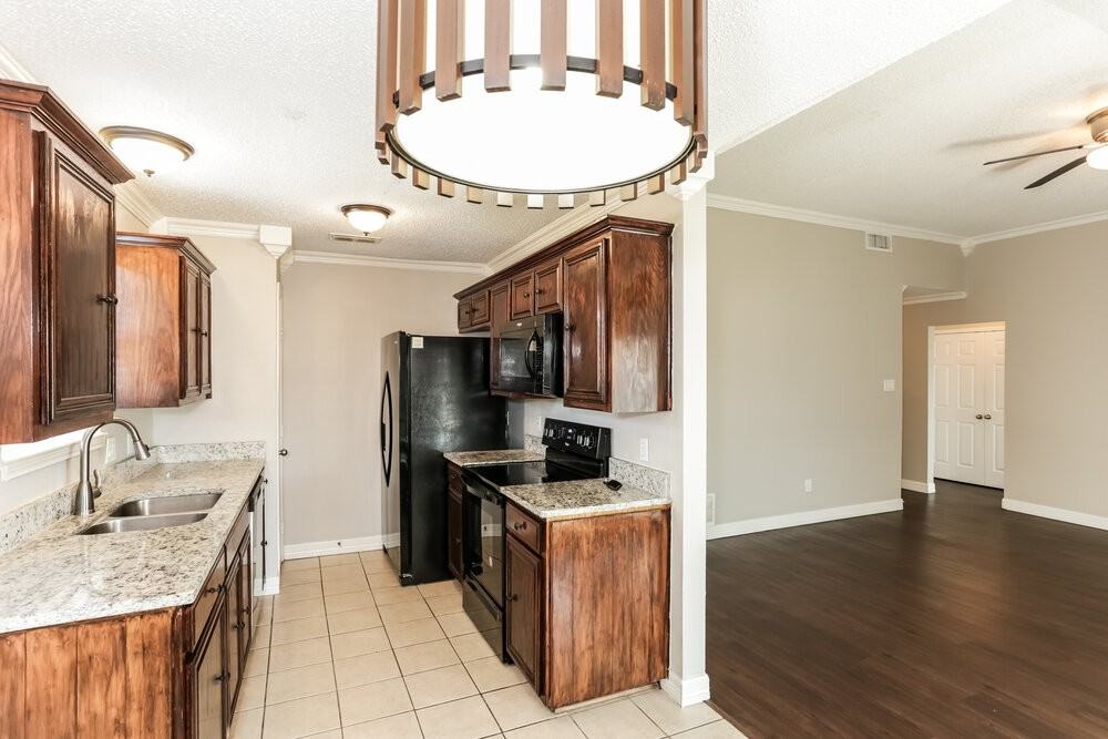 902 Beaufort Ct - Photo 7 of 16