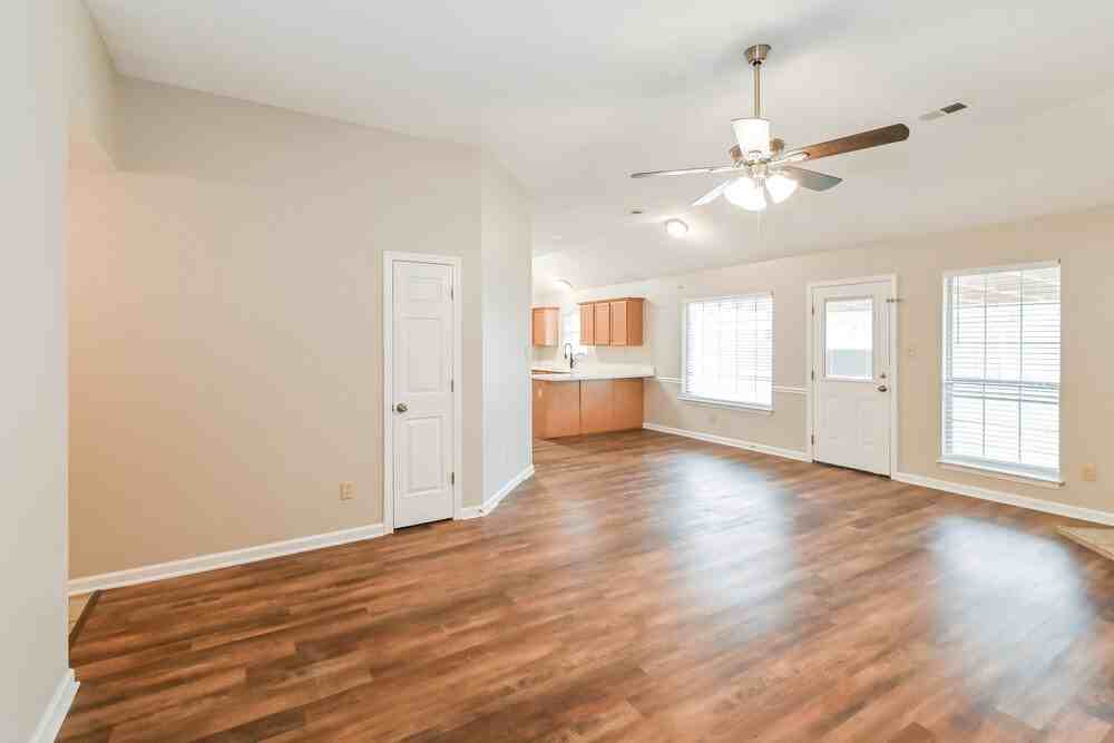 180 Garden View Drive - Photo 5 of 16