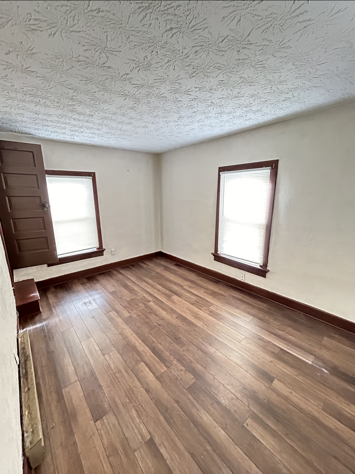 1933 1931 - Photo 2 of 10