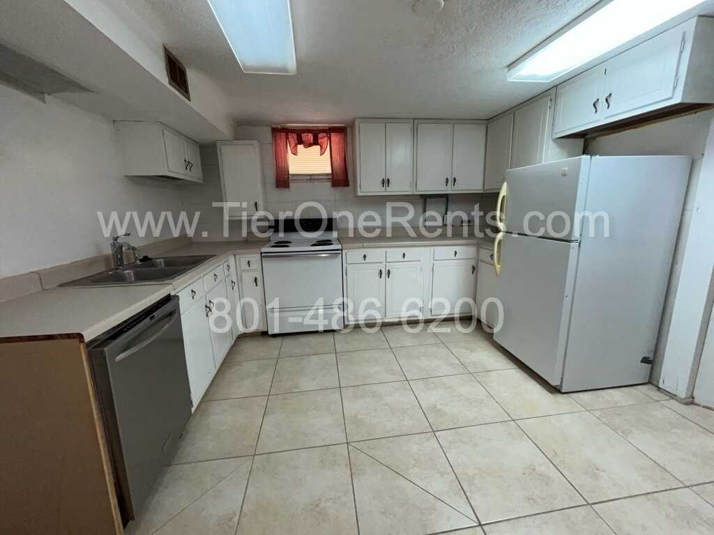 804 E 10600 S Unit B #B - Photo 4 of 18