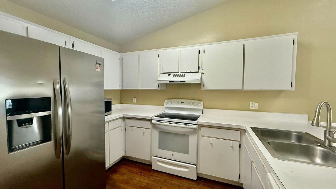 11755 Cuxham Dr - Photo 4 of 13