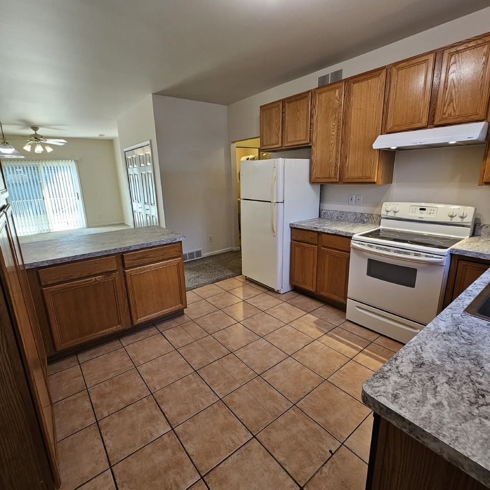 28542 Cole St - Photo 2 of 17
