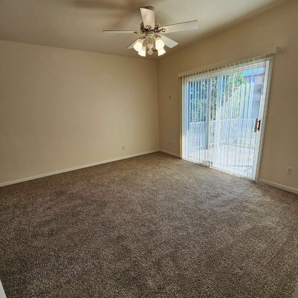 28542 Cole St - Photo 6 of 17