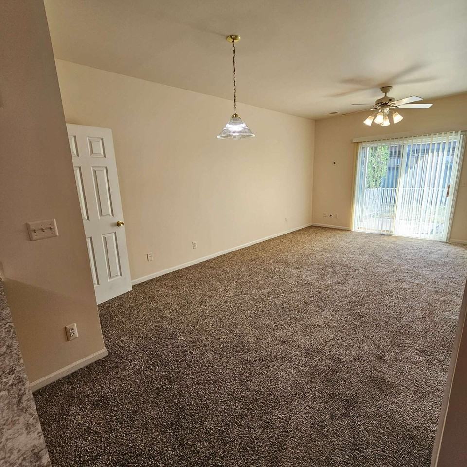 28542 Cole St - Photo 7 of 17
